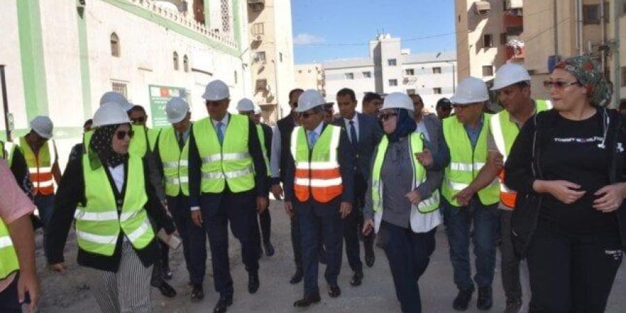 محافظ بورسعيد ورئيس جهاز تنمية المشروعات يتفقدان إحلال وتجديد شبكات الصرف الصحي بمنطقة الإسراء